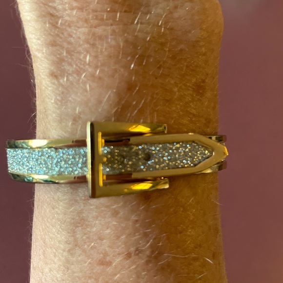 Gold and silver colored buckle bracelet - Picture 2 of 6